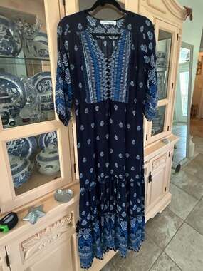 Walker & Wade Navy Blue Printed V-Neck Maxi Dress